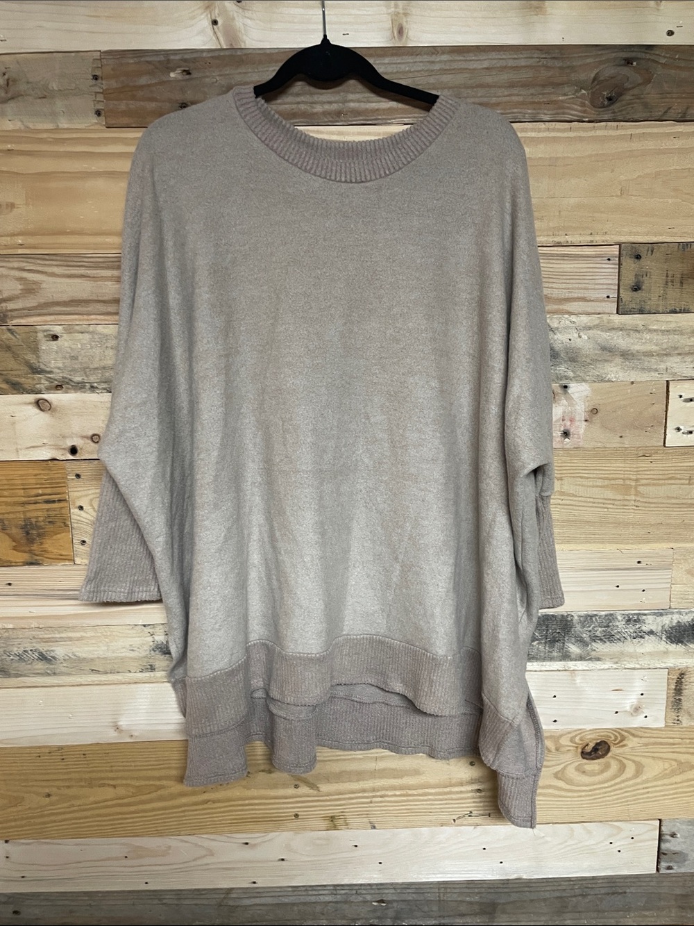 Cherish size one size fits light tan dolman sleeve light brush fleece top